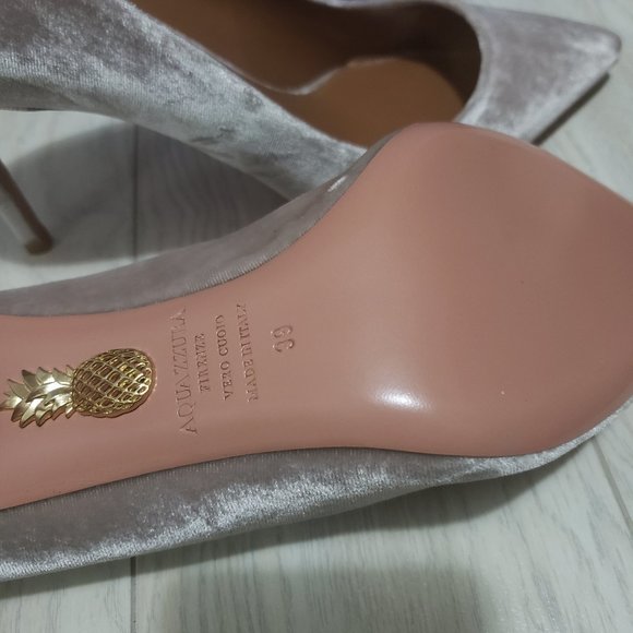 ❌SOLD❌ Aquazzura Simply Irresistible Velvet Pumps - Picture 2 of 6